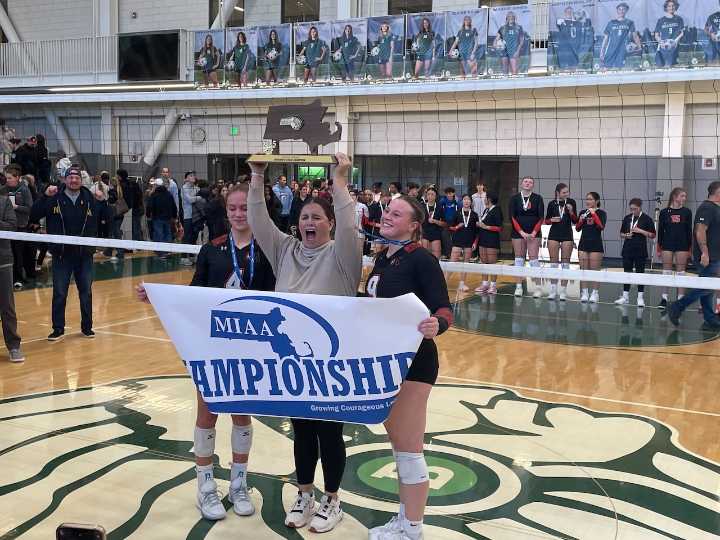 Oliver Ames reverse sweeps Wayland, wins first state title and completes perfect season (video)