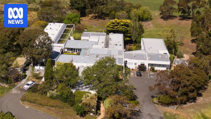 Tasmanian private mental health service The Hobart Clinic reopens after 17