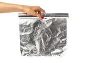 Pocos lo saben: para qué sirve poner papel aluminio en las macetas y por qué recomiendan hacerlo