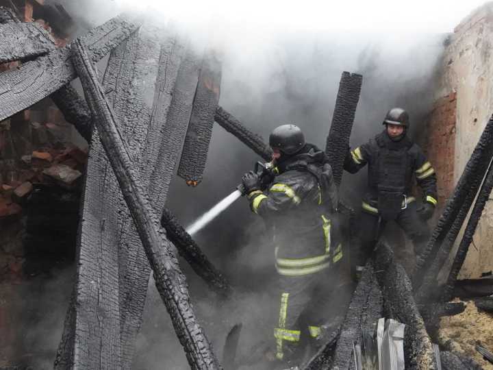 Russian attack kills 3 in Kharkiv before Zelenskyy