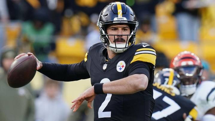 Steelers run past Bengals 34-12 but lose Aaron Rodgers to a left wrist injury