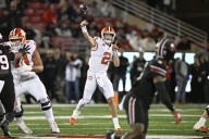 Deadspin | Clemson takes advantage of missed kicks to top No. 20 Louisville