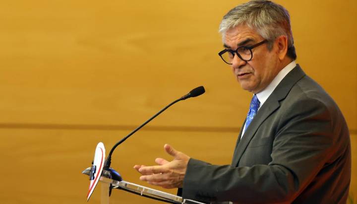 Exministro Marcel descarta que la economía se esté cayendo a pedazos y critica la "retórica" de las campañas