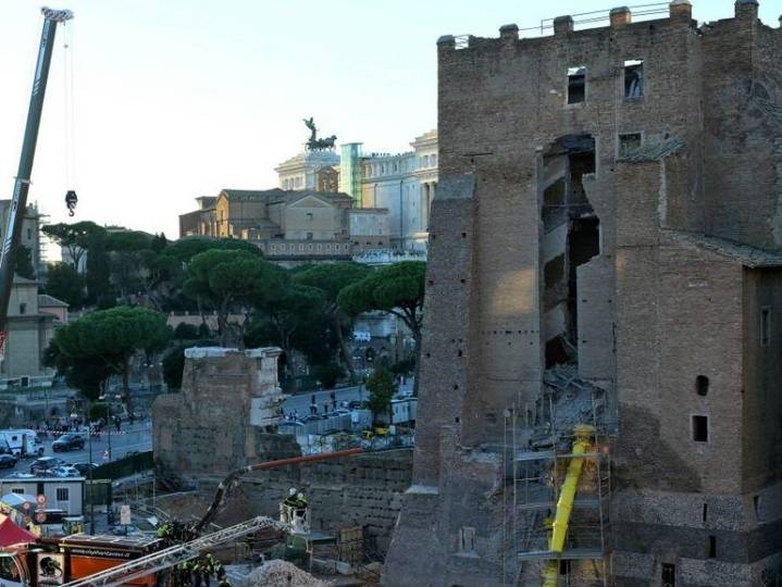 Rescuers fight to reach trapped worker in Rome medieval tower collapse