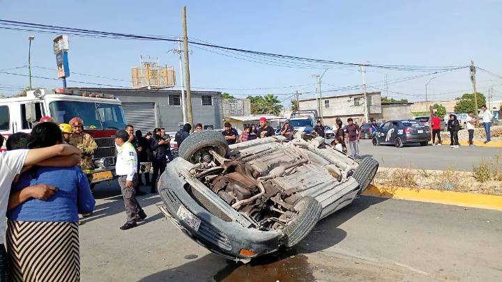 Fatal volcadura en Gómez Palacio deja un joven sin vida y dos lesionados