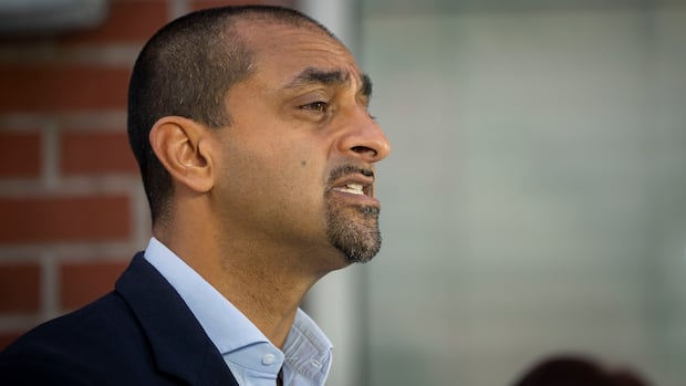 Ending tanker ban risks billions, B.C. minister says, as pipeline talks heat up