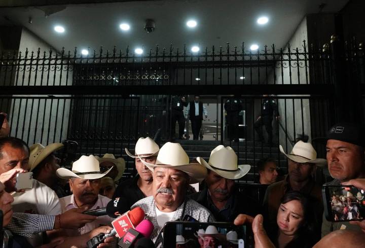 Concluye sin acuerdos segunda reunión de transportistas y campesinos con Gobernación