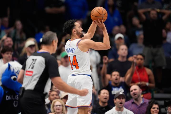 Knicks grind out first road win, beat Mavericks in Dallas