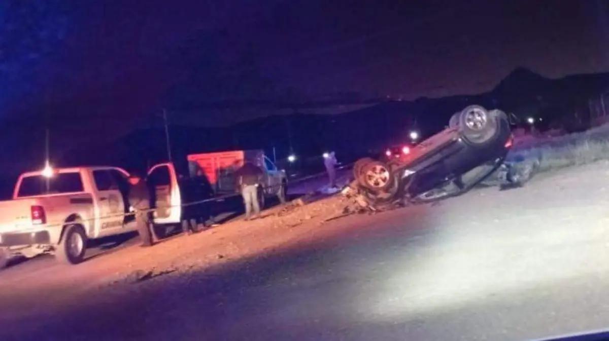 Mujer pierde la vida en volcadura sobre la carretera al Cereso 1
