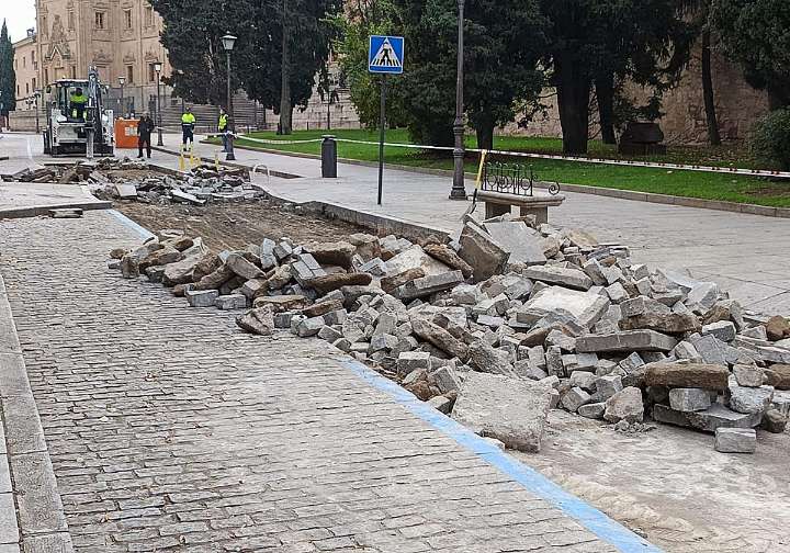 La céntrica calle de Salamanca que dice 'adiós' al empedrado y volverá a ser negra