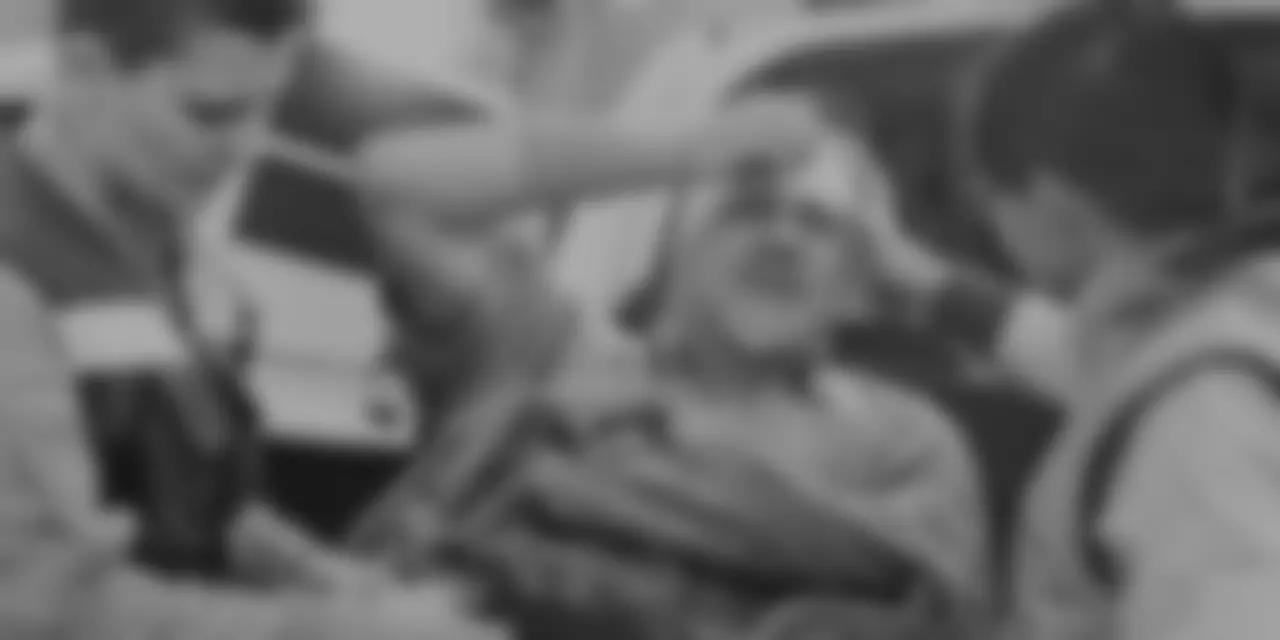 Le lastiman la cara con una piedra