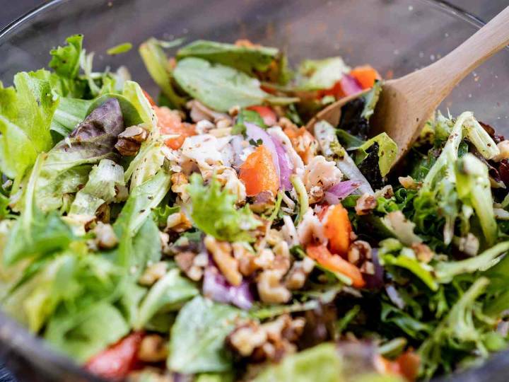 Ensalada de pollo estilo Thai: fresca y sabrosa