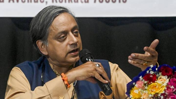 Congress distances itself from Tharoor's remarks on Advani