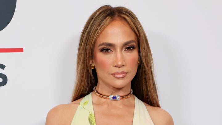 Jennifer Lopez slips on diamond engagement ring following four marriages for new ad campaign