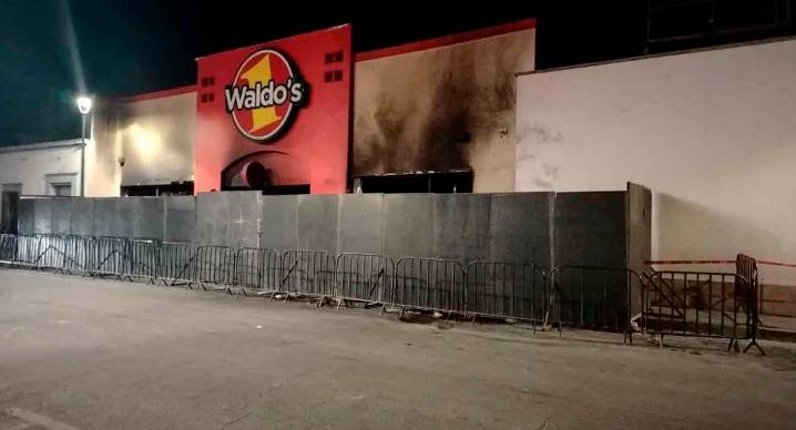 Reabren calle de tienda Waldo’s casi una semana después del trágico incendio en Hermosillo