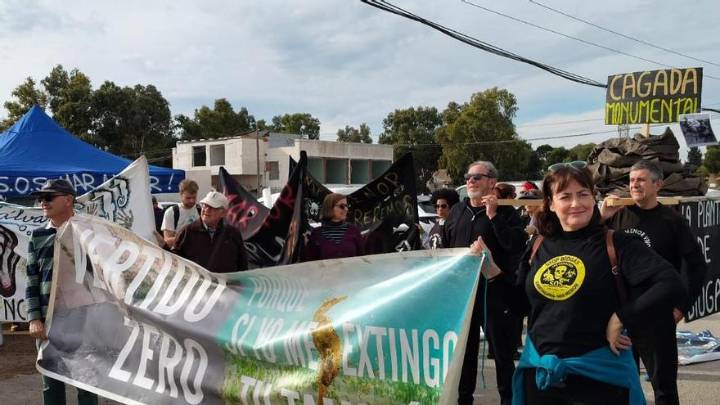 Un centenar de personas vuelven a salir a la calle para luchar contra la "degradación" del Mar Menor