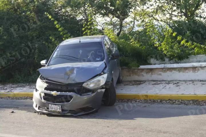 Se le “amarraron” los frenos: conductor sufre fuerte choque en la Escénica, Campeche