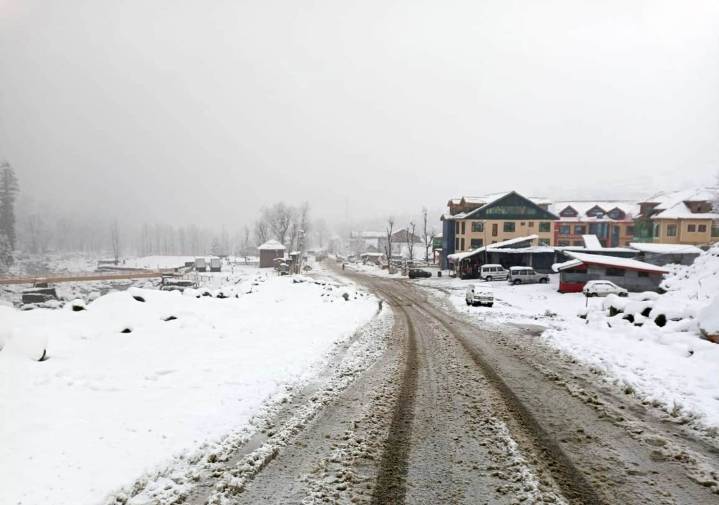 Srinagar-Leh Highway Reopens After Snow Clearance
