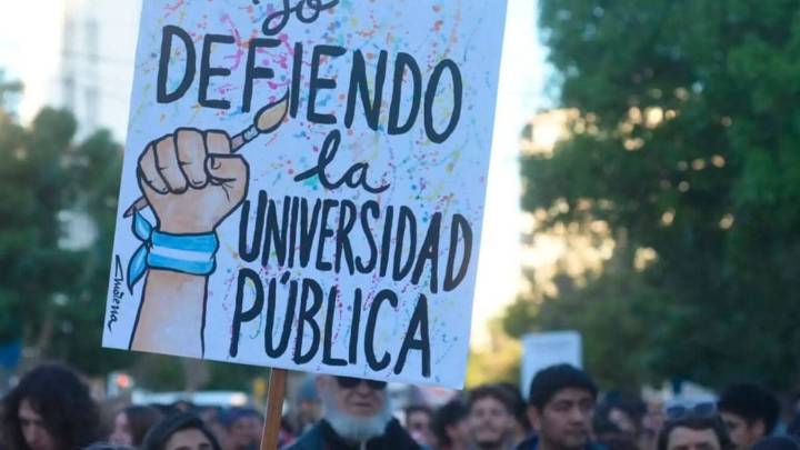 Docentes universitarios paran por una semana