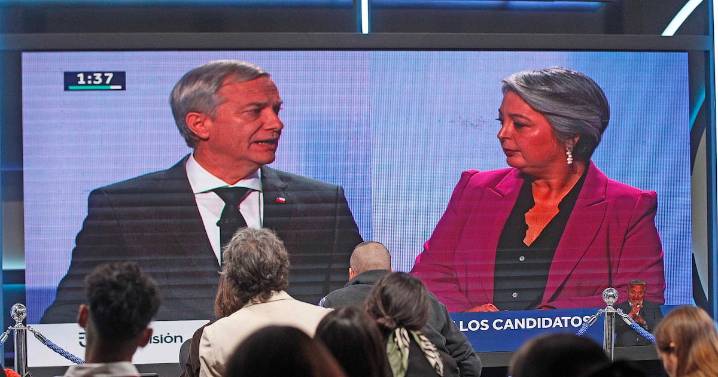 Las alertas que planteó Moody’s en caso de una victoria de Kast o Jara en la segunda vuelta presidencial