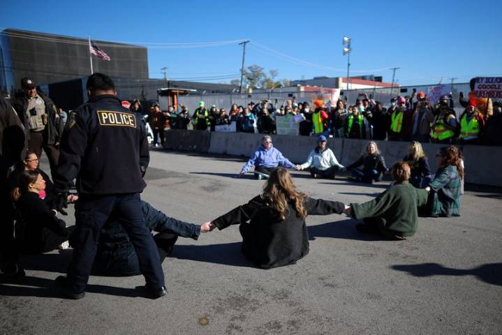Suburban Chicago moms arrested in protest outside immigration detention facility