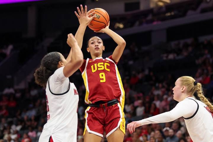 Deadspin | Women's Top 25 roundup: No. 18 USC edges No. 9 NC State