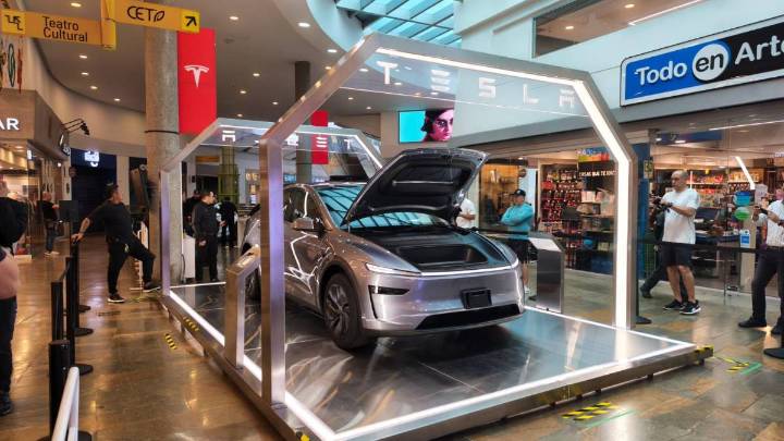 Tesla ya llegó a Medellín: estos son los precios, modelos y planes para la ciudad con su centro de experiencia en El Tesoro