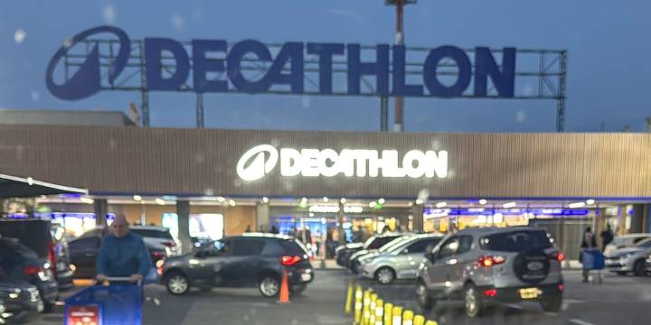 Abrió hoy Decathlon su primer local en la Argentina: qué productos ofrece y a qué precios
