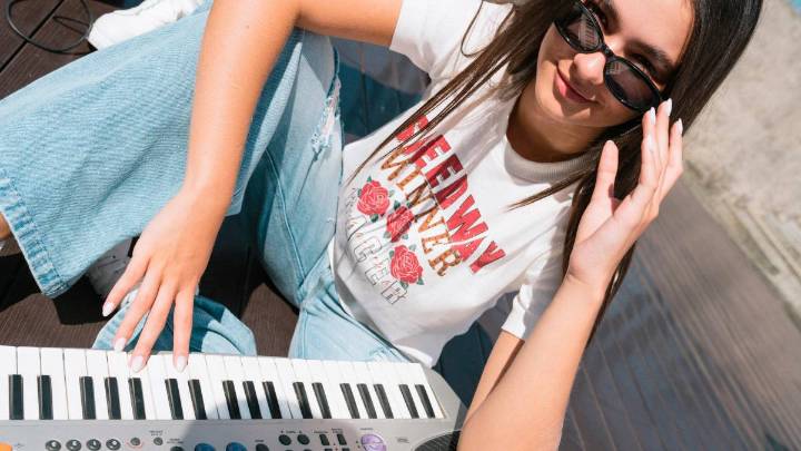 Descomunal y Yoyo Jeans se unen para impulsar el talento de las mujeres en la industria de la música