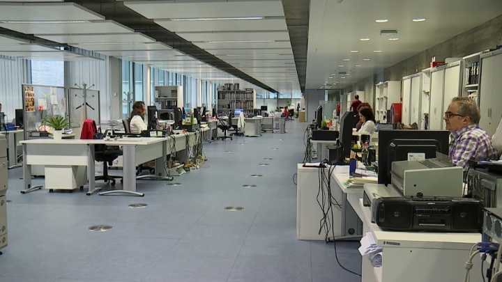 Los funcionarios extremeños cobrarán la subida salarial tan pronto como se completen los trámites administrativos More