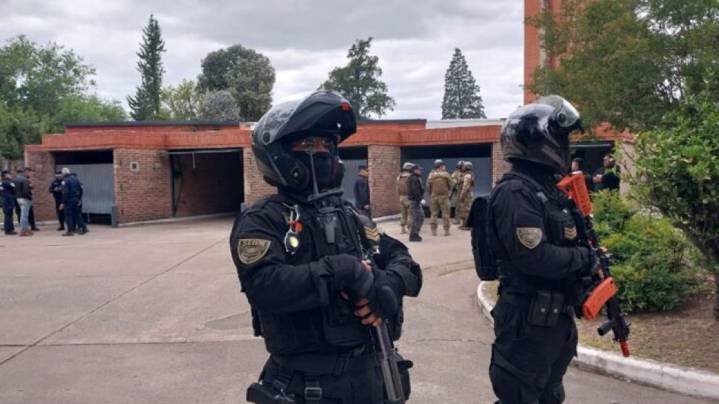 Megaoperativo en hotel de alojamiento de Córdoba: la pareja demandará al albergue transitorio y a la Policía