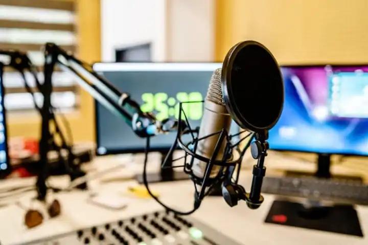 Treinta personas sin trabajo debido al cierre de dos estaciones de radio en Sucre