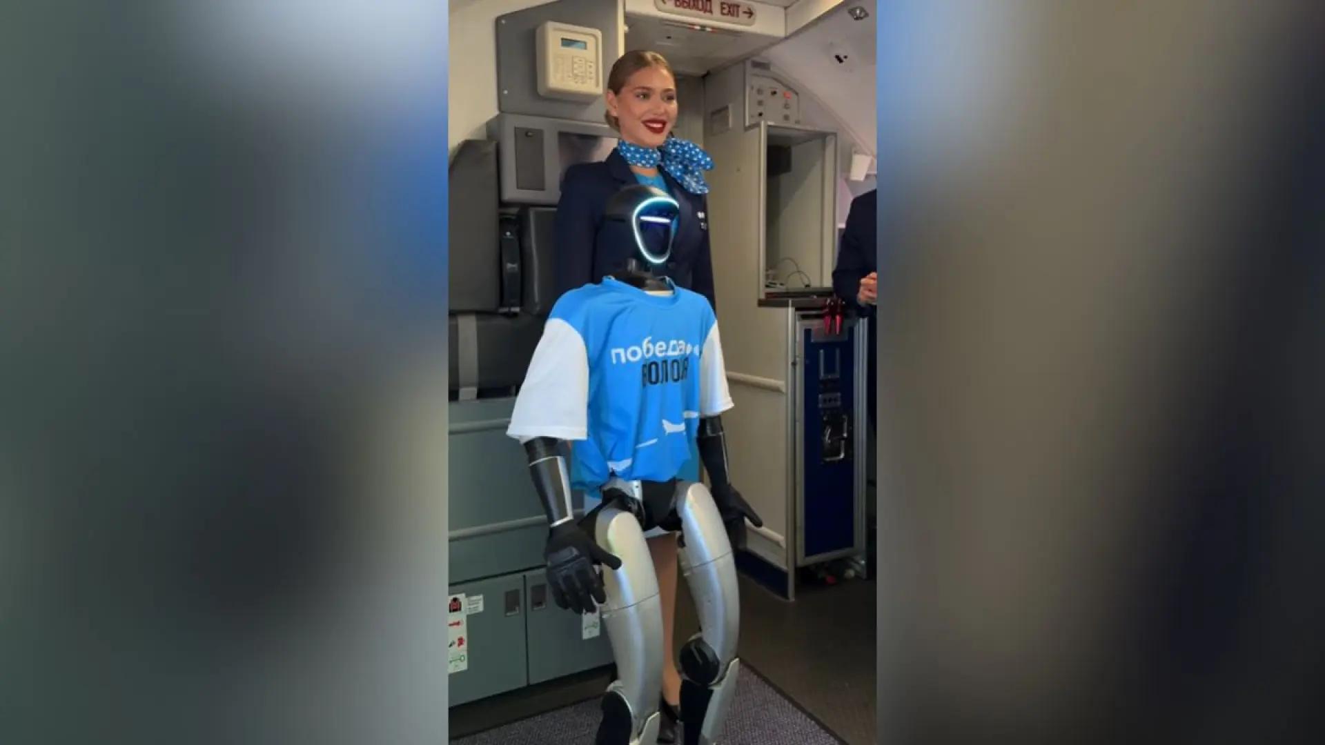 Una aerolínea rusa desata la polémica al presentar un robot humanoide como parte de su tripulación