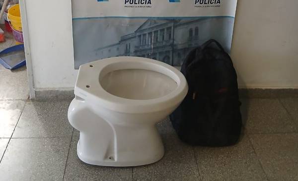 Detenido por no poder confirmar la procedencia de un inodoro