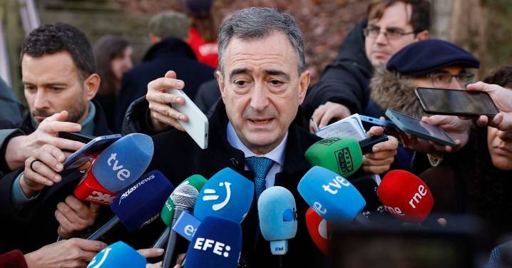 Esteban advierte de que "las costuras del Estado se están tensando e incluso rompiendo mucho"