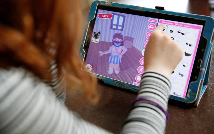 Condenan a hombre de 47 años por 'grooming' de niña vía Roblox en Argentina