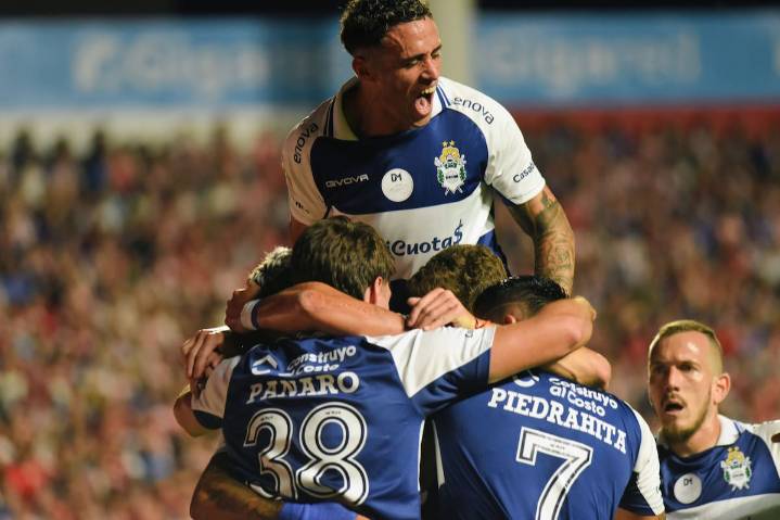 Atento al Lobo. Gimnasia sorprendió a Unión en Santa Fe y será el rival de Barracas en los cuartos de final