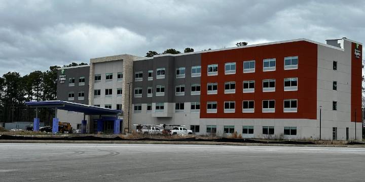 New Bern hotel that’s been under construction has another completion date