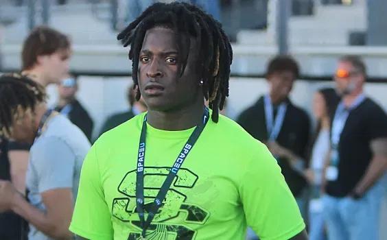 Tears Pour in as FSU Footballer Recovers From Gunshot After 74 Days An FSU freshman linebacker who suffered near-fatal injuries is recovering well, making his first appearance. Fans pour in their wish