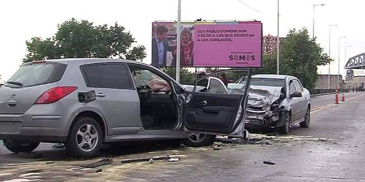 Impactante choque frontal en el puente Avellaneda: hay tres jóvenes internados en grave estado