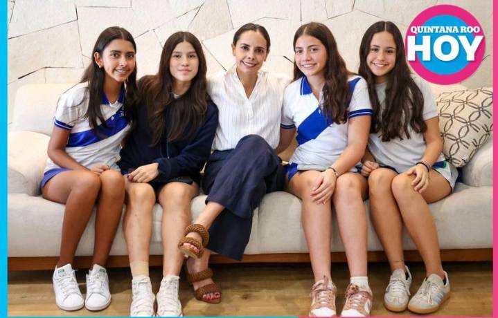 Ana Paty Peralta atiende a la ciudadanía en el “Día del Pueblo”