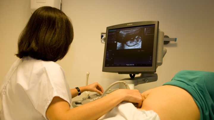 Las mujeres esperan hasta los 40 para ser madres: "Sin esperanza en el futuro no hay ganas de tener hijos"