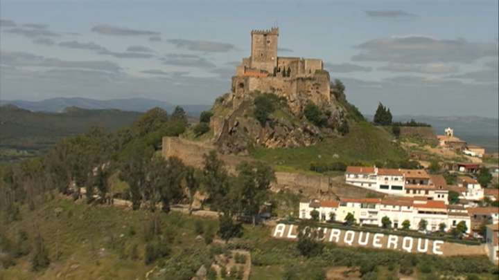 El Castillo de Alburquerque despierta: nace la Asociación Amigos del Castillo More