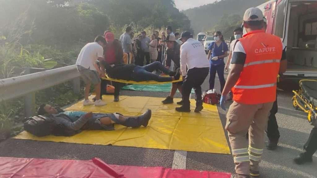 [Video] Sube a 3 las víctimas fatales tras accidente en la autopista Barranca Larga