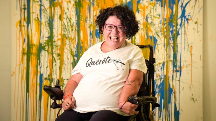 Rosa, 54 años: «Tengo parálisis cerebral porque me metieron en quirófano por error cuando tenía 1 año»