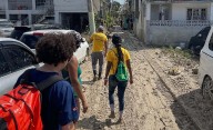 PJ Sin Suela camina Jamaica con ayuda humanitaria