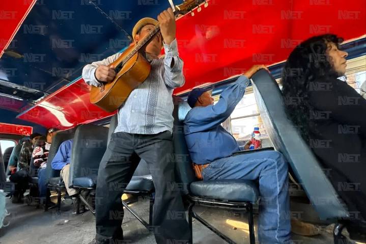 En esta ruta no hay estrés… Así alegra Don Gonzalo con su música