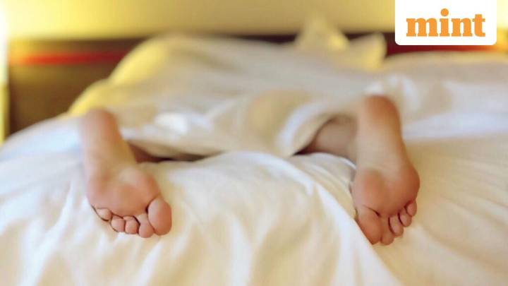 Young man keeps lying in bed for over 33 hours to win contest
