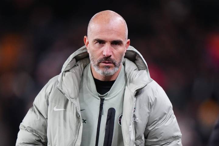 Chelsea star shown straight red card against Arsenal after lengthy VAR review