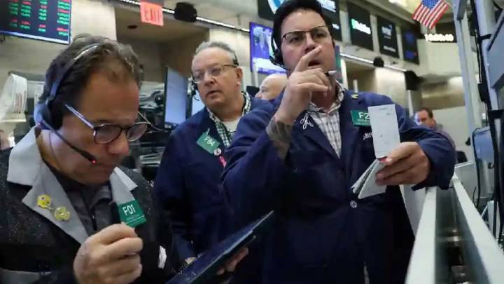 Octubre histórico: el Merval ganó 73% en dólares y el riesgo país bajó 46%